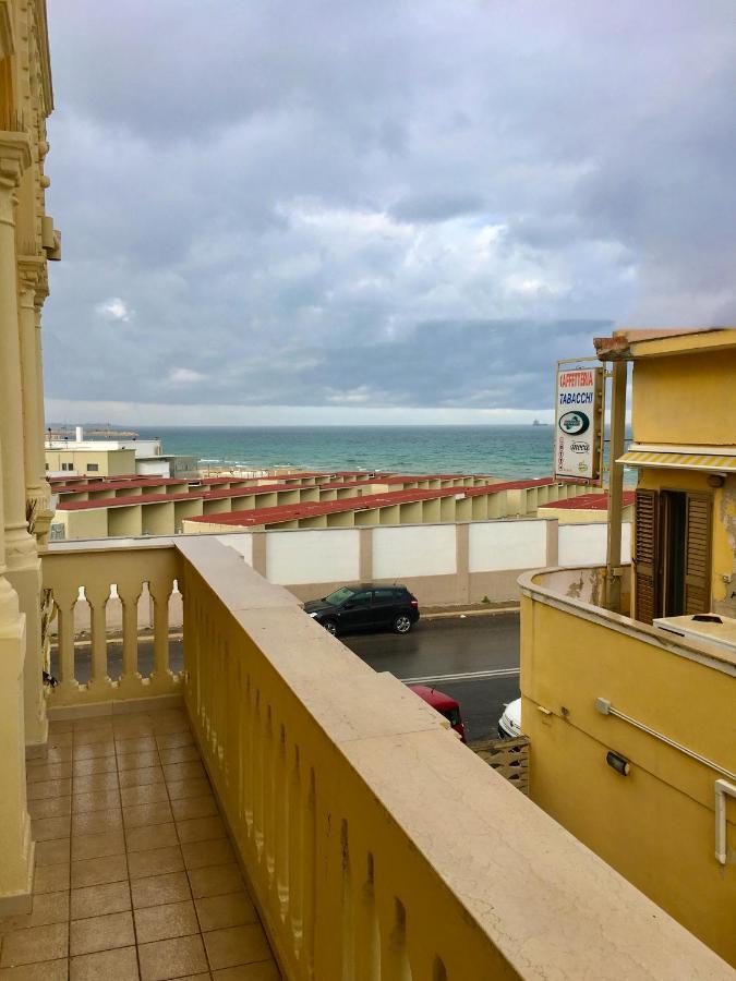 Appartamento Di Fronte Al Mare By Apulia Accommodation Bari Ngoại thất bức ảnh