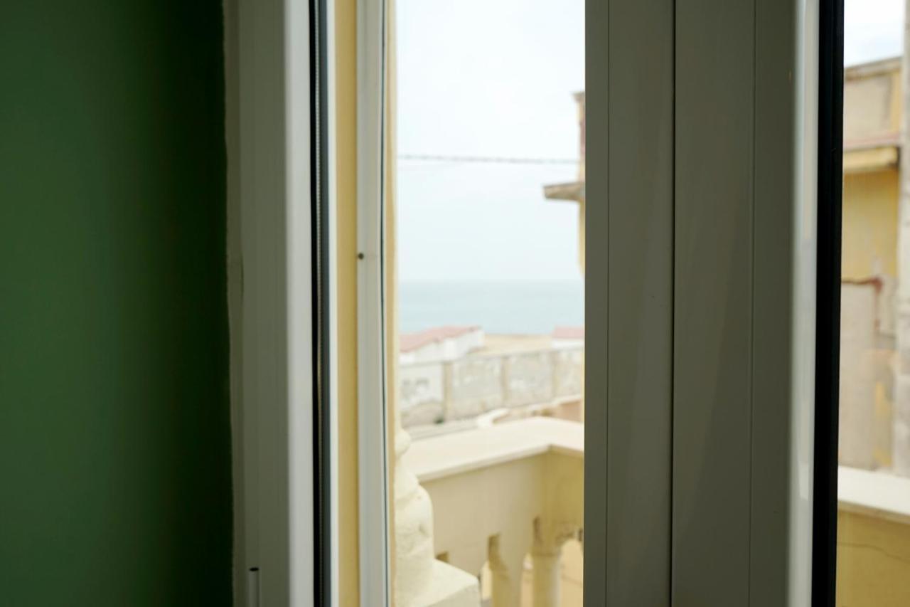 Appartamento Di Fronte Al Mare By Apulia Accommodation Bari Ngoại thất bức ảnh